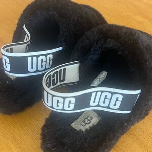 UGG Women’s Fluff Yeah Slides Size 10